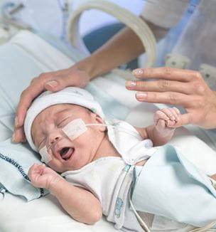 Getty image of premie baby in NICU on oxygen therapy